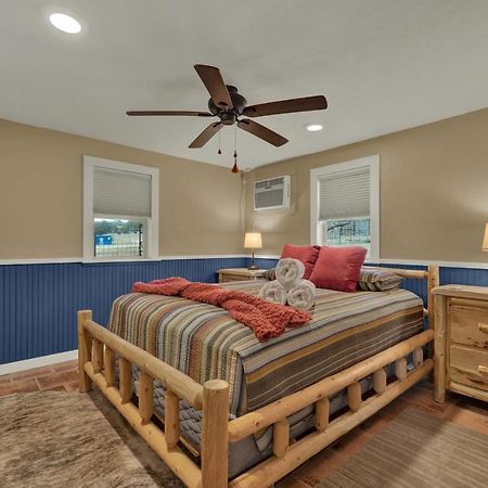 Ohana Ranch Cabin - 12 Minutes To Historic Main St Fredericksburg Luaran gambar