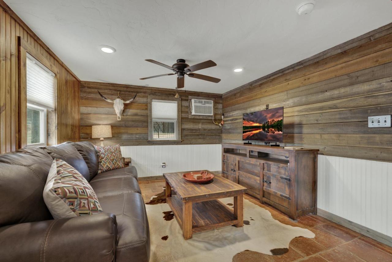 Ohana Ranch Cabin - 12 Minutes To Historic Main St Fredericksburg Luaran gambar