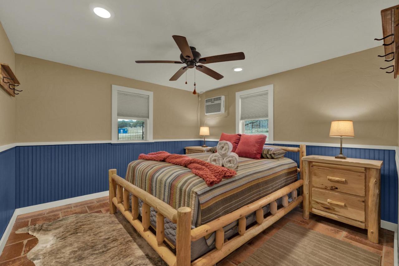 Ohana Ranch Cabin - 12 Minutes To Historic Main St Fredericksburg Luaran gambar