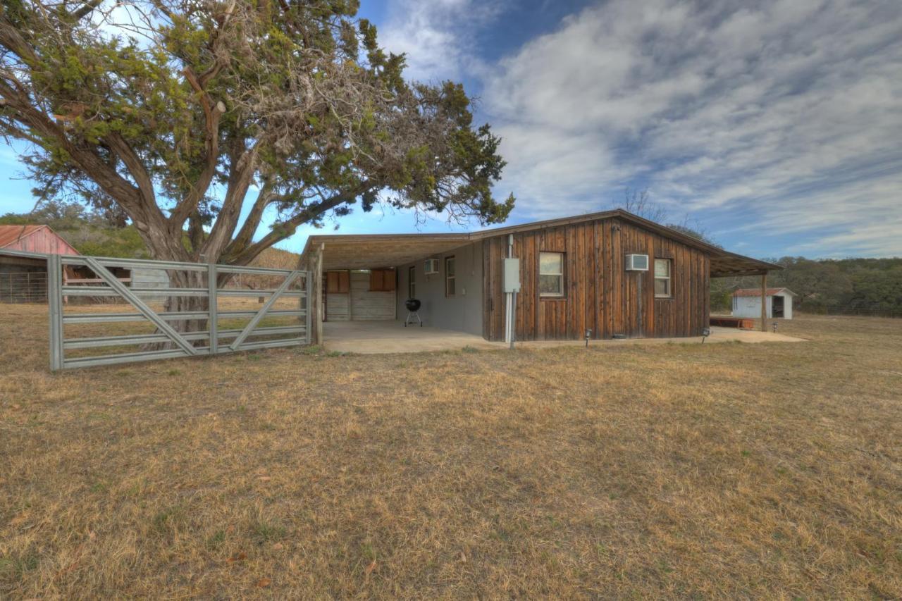 Ohana Ranch Cabin - 12 Minutes To Historic Main St Fredericksburg Luaran gambar