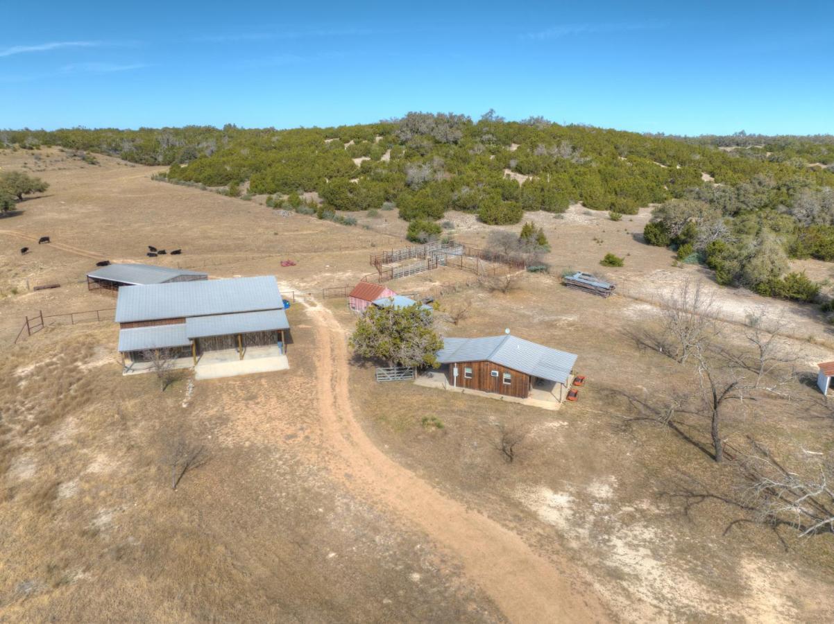 Ohana Ranch Cabin - 12 Minutes To Historic Main St Fredericksburg Luaran gambar