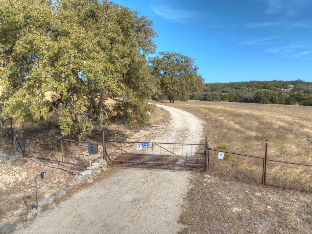 Ohana Ranch Cabin - 12 Minutes To Historic Main St Fredericksburg Luaran gambar